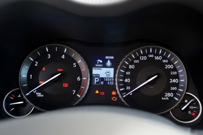 Kellemetlen a Renault-kból ismerős LCD az órák között