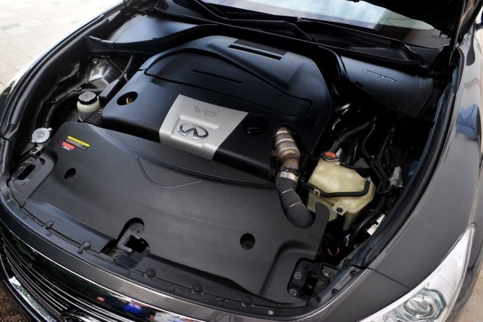 A motor erős, de kulturálatlanabb és szomjasabb a másik háromnál