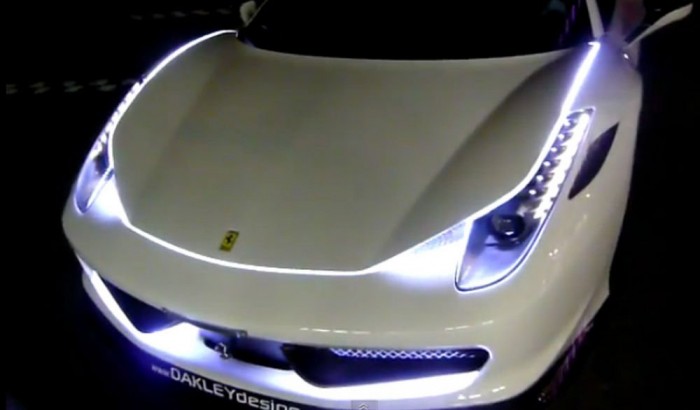 Bazári majmot csináltak egy Ferrariból