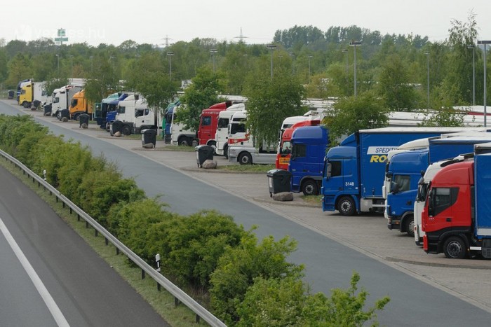 Spéci kamionnal lopták a gázolajat