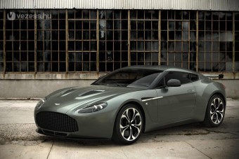 100 millióért utcán az olasz Aston Martin