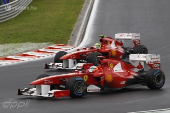 F1: Alonso nem dobja be a törölközőt