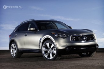 Jön az F1-világbajnok Infinitije