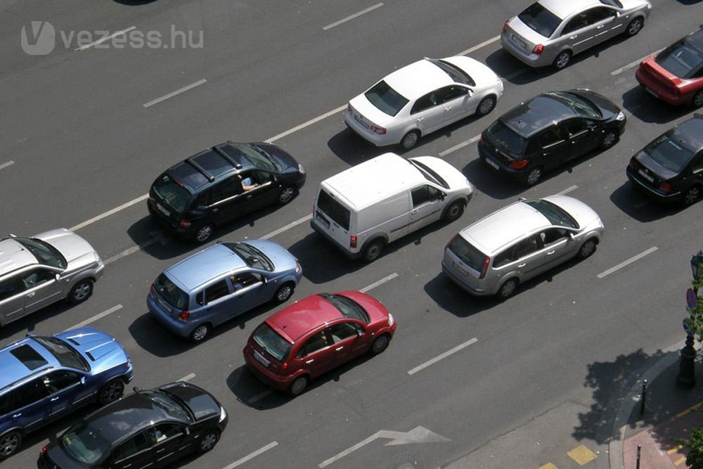 47366_369367_1000x700.jpg | Vezess A szokásosnál is nagyobb forgalom miatt különösen figyelni kell pénteken