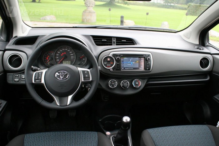 Jót tett az utastérnek a műszerek átköltöztetése a kormány mögé