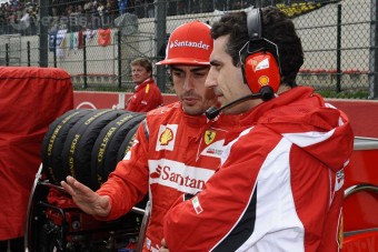 F1: Alonso nem bírt a Red Bull tempójával