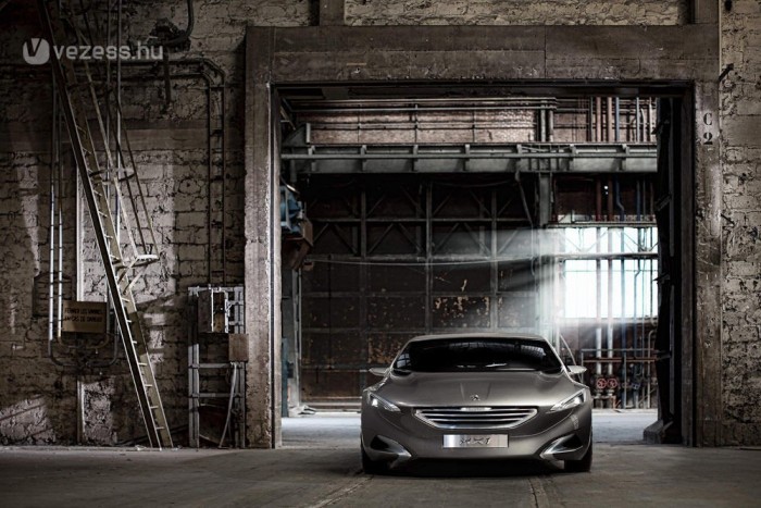 Hatszemélyes luxus-kombi a Peugeot-tól 7 | Vezess Hatszemélyes luxus-kombi a Peugeot-tól 7