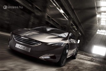 Hatszemélyes luxus-kombi a Peugeot-tól