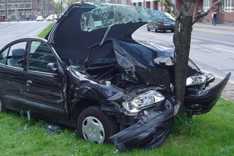 Ismeretlen alkuszcégek ajánlatait kényszerítik a vevőre