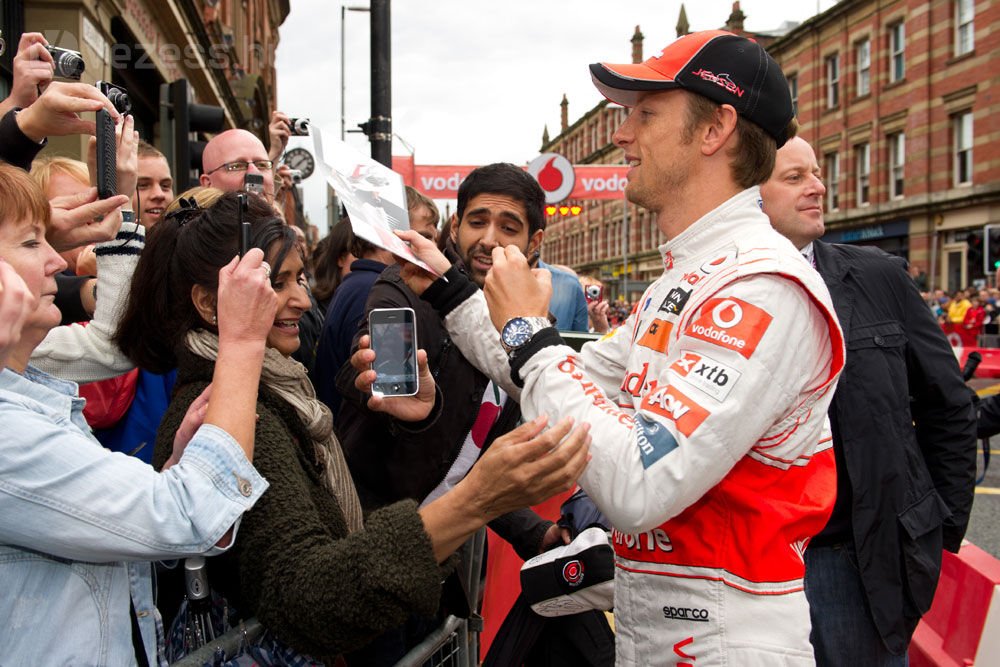 F1: Button Manchesterben száguldozott – videó 1