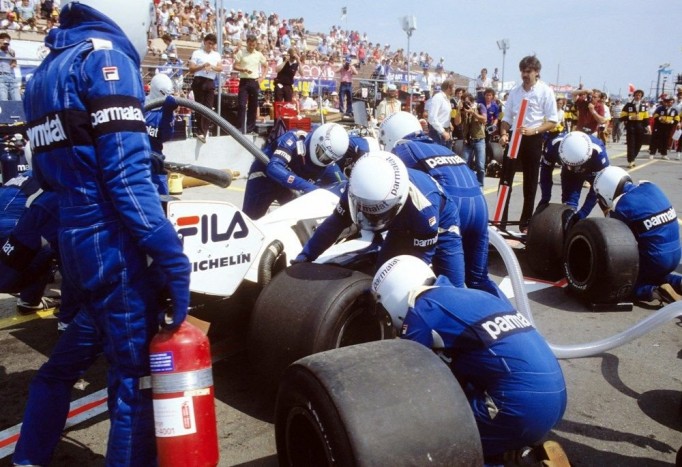 F1-gurut szerződtetett a Lotus-csoport 4 | Vezess Murray (hátul, civilben) vezette be a verseny közbeni tankolást a Brabhamnél