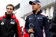 Pastor Maldonado (jobbra) Venezuela első F1-es pontját szerezte 28 év után