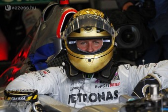 F1: Schumi sisakján valódi arany csillogott