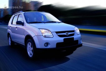 Lopott autóval gyűjtötték a vasat