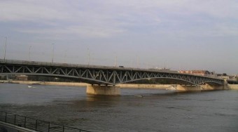 Torlódás várható a Petőfi hídon