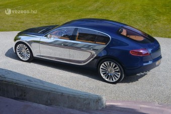 Új formát kap a Bugatti szuperlimója