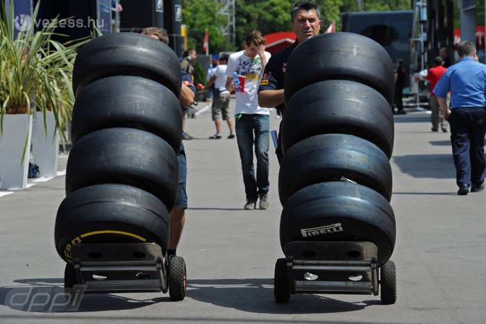 F1: Bejön a Pirellinek az év közbeni teszt