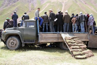 Ahol 140 forint egy liter benzin és Tico-val taxiznak