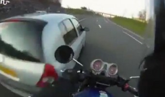 Pofont oszt egy felbőszült motoros