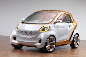 Smart tanulmányautó csillagos égbolttal