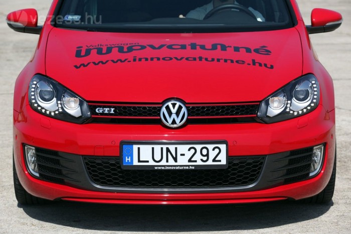 Annyira agresszív a pofázmánya, mint egy szájában fogvédővel pózoló bokszolóé
