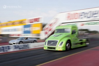 Ferrarinál gyorsabb kamion