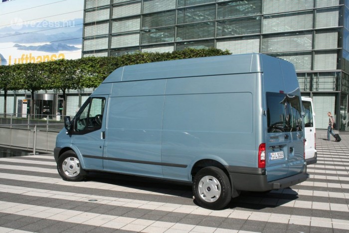 Sok pénzt spórol az új Ford Transit 10 | Vezess A hosszú nagy mögött elbújik a rövid kis dobozos változat