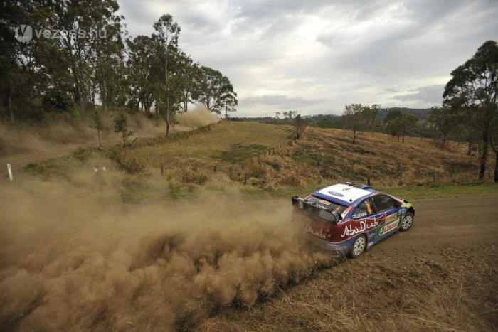 Kenguruk között száguldanak a ralisok 7