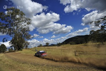 Kenguruk között száguldanak a ralisok