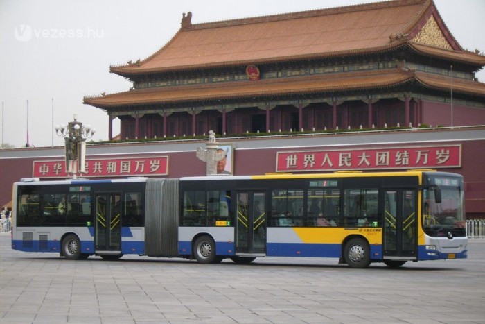 Busza alá bújt a sofőr a büntetés elöl