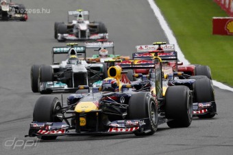 F1: Webber kiütné a riválisokat