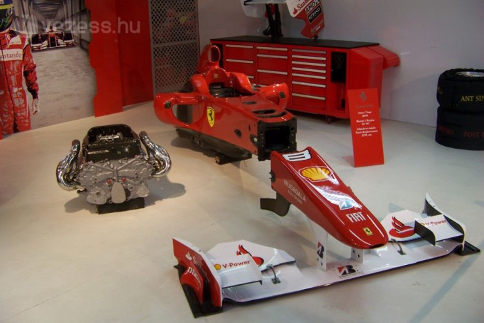 Ahol még a mosdóban is Ferrari V12-es van 6