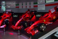 Ahol még a mosdóban is Ferrari V12-es van 43