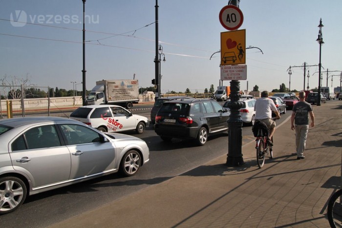 Kell-e ismernie a KRESZ-t a biciklisnek? 8 | Vezess Alig használják az útra festett ál-bringasávot