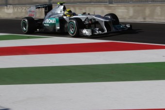 F1: Schumi hiába bújt Hamilton mögé