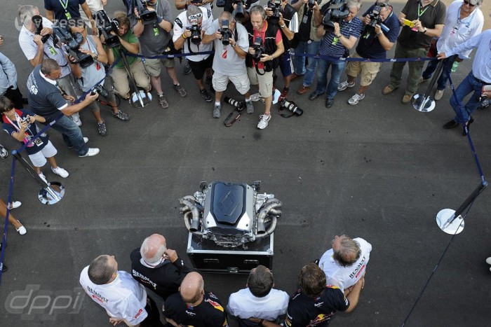 F1: Tovább fenyegetőznek a pályák