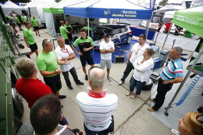 Látogatás a szervizparkban a Skoda gyári csapatánál