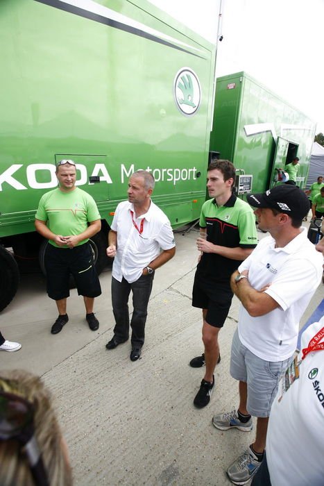 Látogatás a szervizparkban a Skoda gyári csapatánál