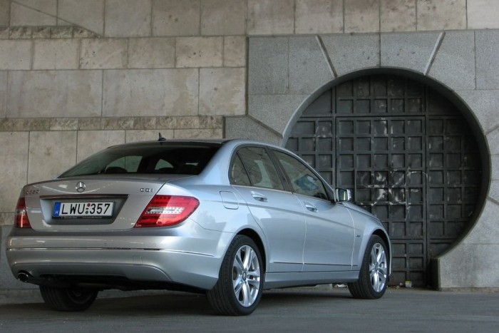 A takarékosság védjegye a Mercinél a Blue Efficiency. Viszont ennél a takarékos modellnél 400 Nm is jár a kék logo mellé 