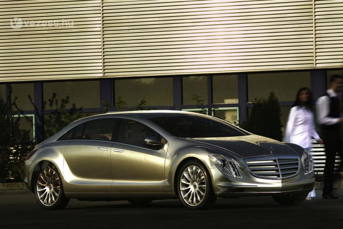 Hidrogénautóval ünnepel a Mercedes 6