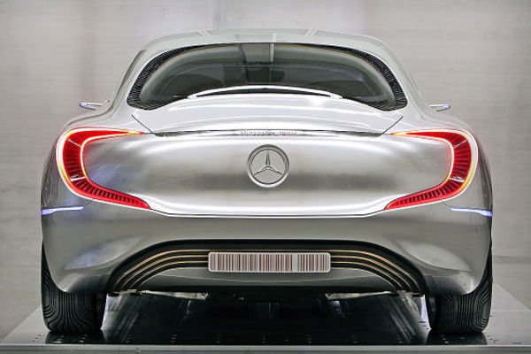 Hidrogénautóval ünnepel a Mercedes 12