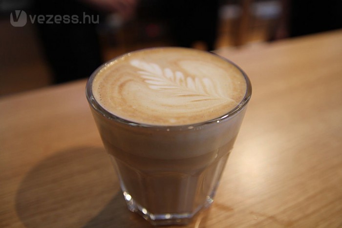 Genfben szívecske volt a Volvo cappuccino tetején, idén a fenyő motívum a menő