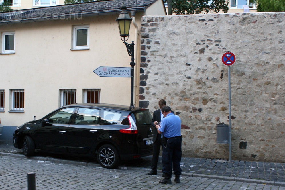 Azonnal megbüntettek minket, a parkolás bírság 25 euró volt