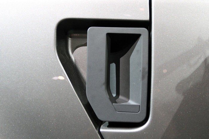 A kilincs koncepció maradt a régi, semmi nem lóg ki a lemezek síkjából