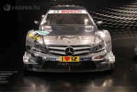 DTM versenyautó a C Coupé főbb formai vonalaival, de persze kőkemény versenytechnikával