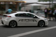 Összesen 12 Opel Ampera fuvarozza a tollfporgatókat