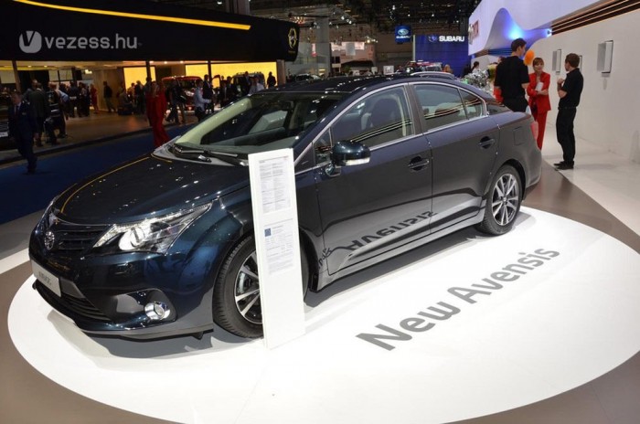 Megújult a Toyota Avensis 6 | Vezess Megújult a Toyota Avensis 6