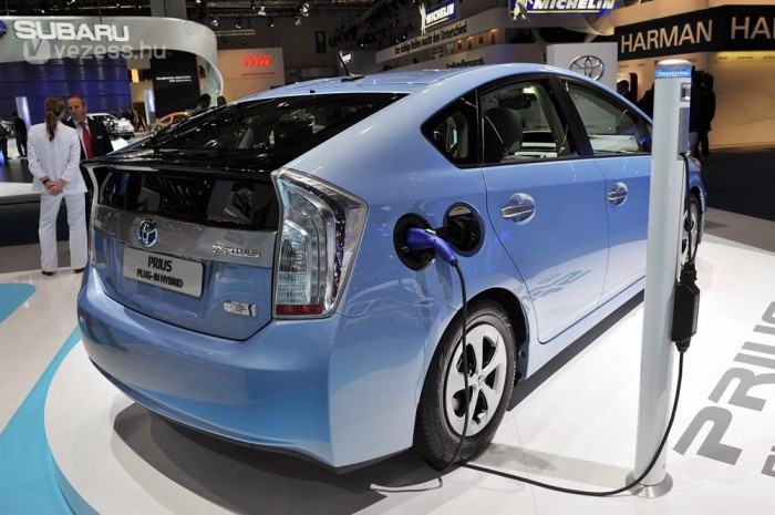 2,1 liter százon – itt az új Prius 6