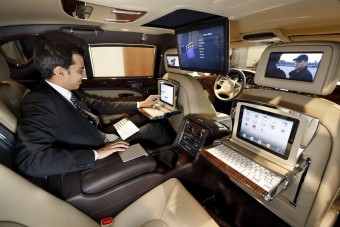 Így utazik egy igazi főnök!