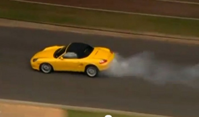 Kerék nélkül is tovább menekült az ámokfutó autós